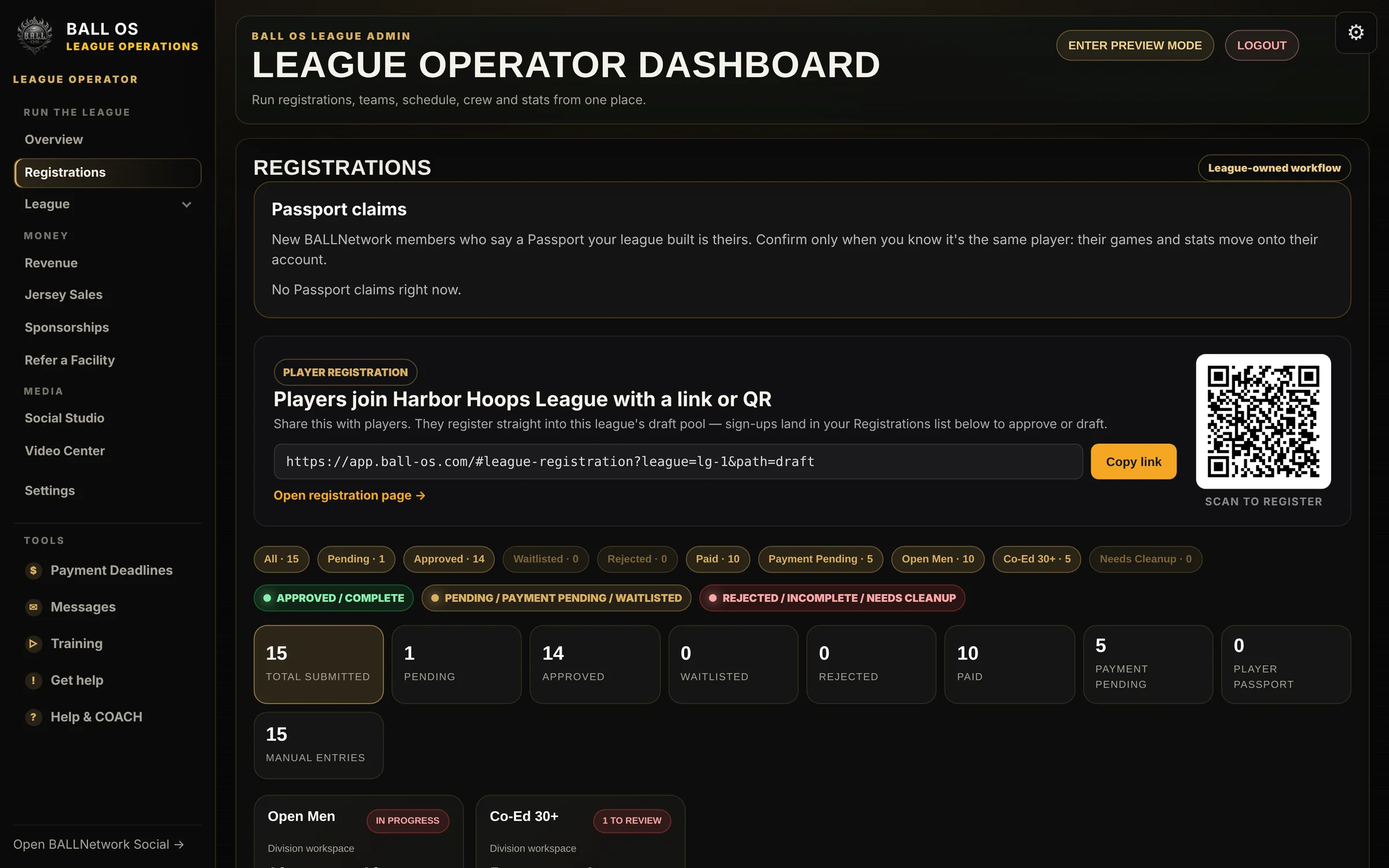 League operator dashboard showing registration link, QR code and registration counts by division